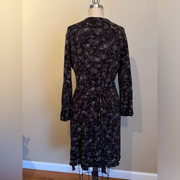 Wraparound, midland, paisley dress, perfect for work or casual social events - Picture 2 of 2